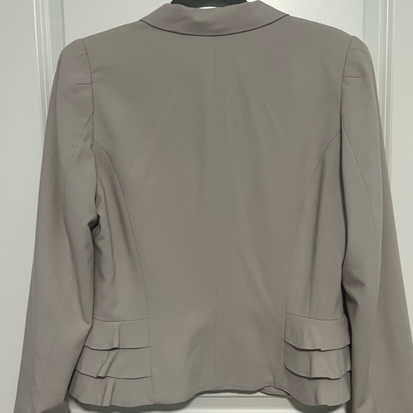 Cream blazer with side ruffle detail - Picture 2 of 5